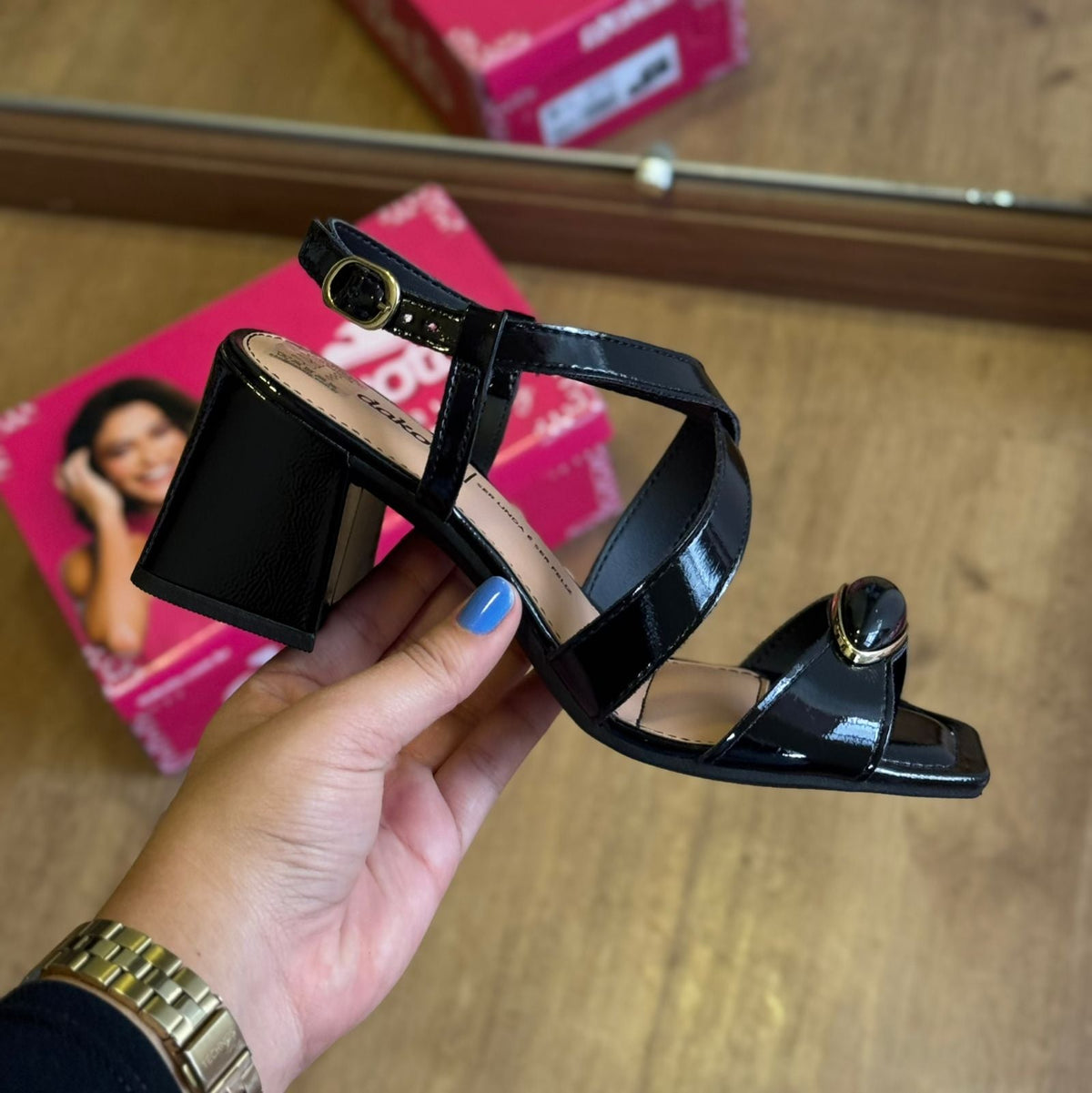 Sandália Dakota de Salto Bloco Detalhe Circular Y9753