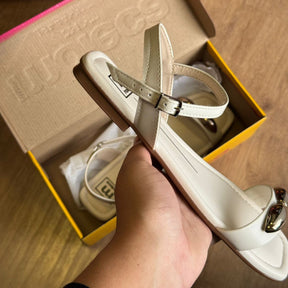 Sandália Moleca Rasteira Detalhe Circular Dourado 5462.143