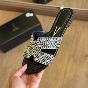 Sandália Rasteira Cravejada Vizzano (Linha Especial de Ano Novo)