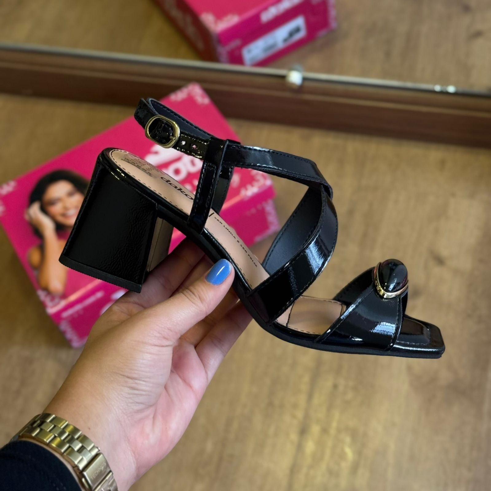 Sandália Dakota de Salto Bloco Detalhe Circular Y9753