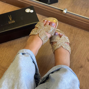 Sandália Rasteira Cravejada Vizzano (Linha Especial de Ano Novo)
