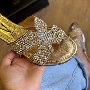 Sandália Rasteira Cravejada Vizzano (Linha Especial de Ano Novo)