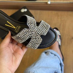 Sandália Rasteira Cravejada Vizzano (Linha Especial de Ano Novo)