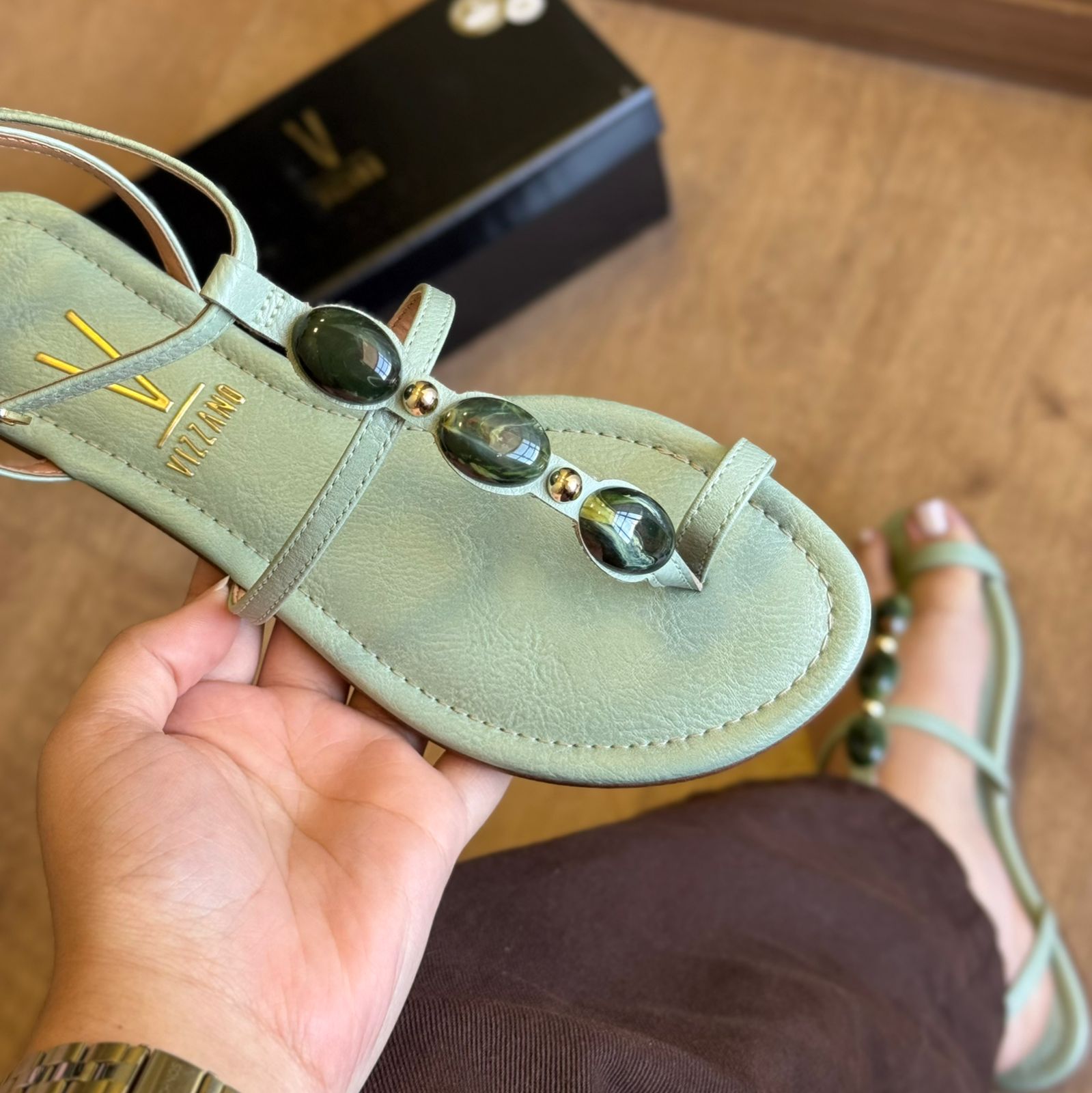 Sandália Vizzano Rasteiras Adornos nas Tiras 6235.1721