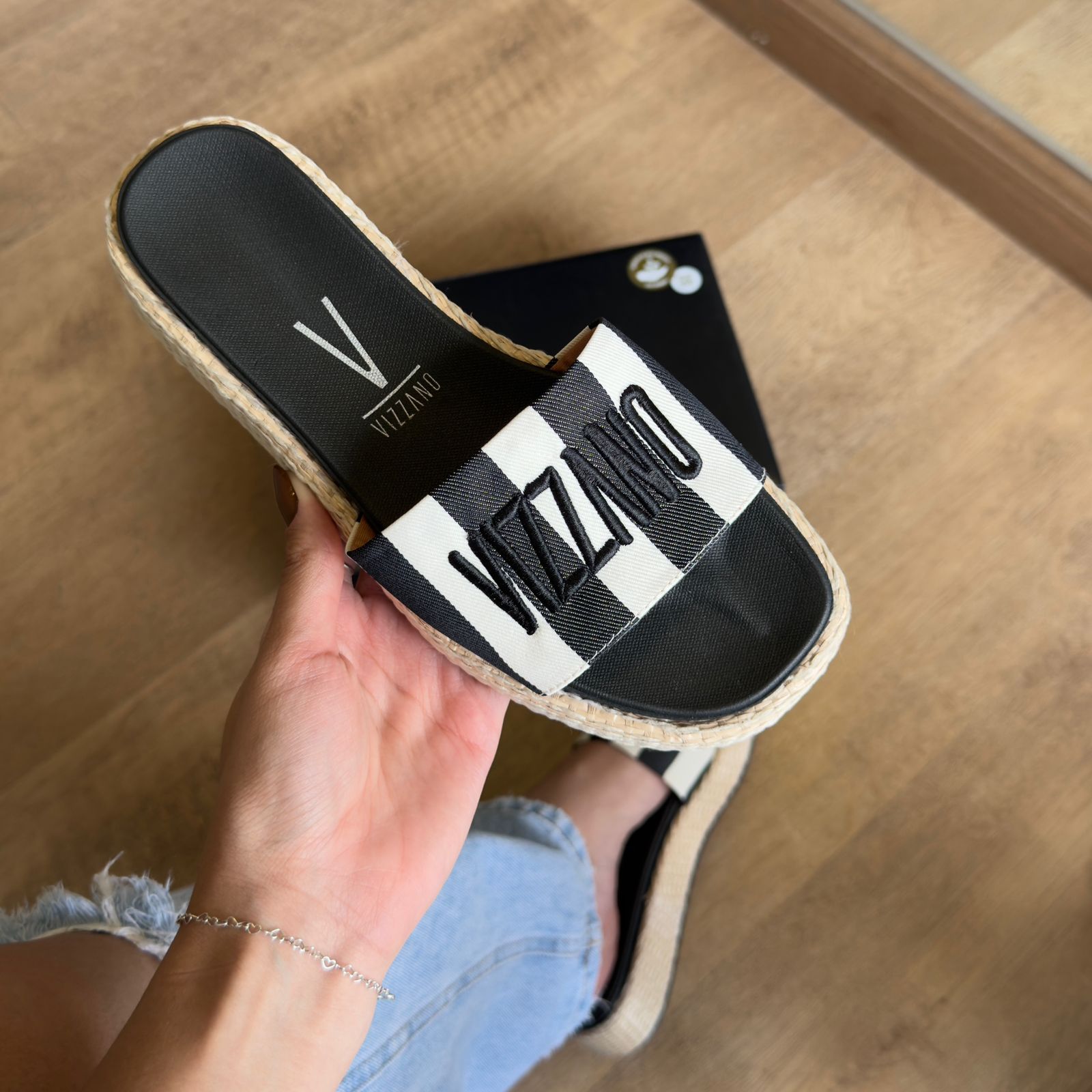 Sandália Vizzano Bordado 6506.128