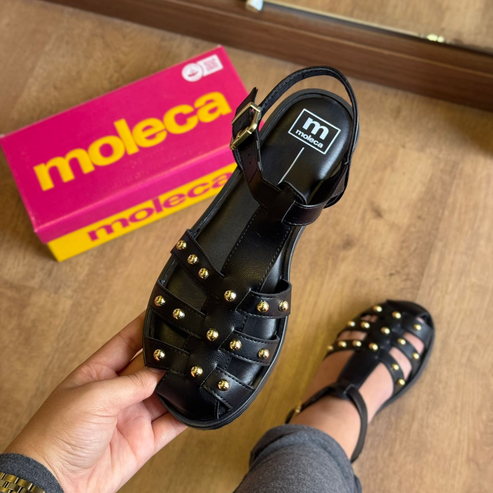 Sandália Moleca Rasteira Pedrinhas Douradas 5555.202