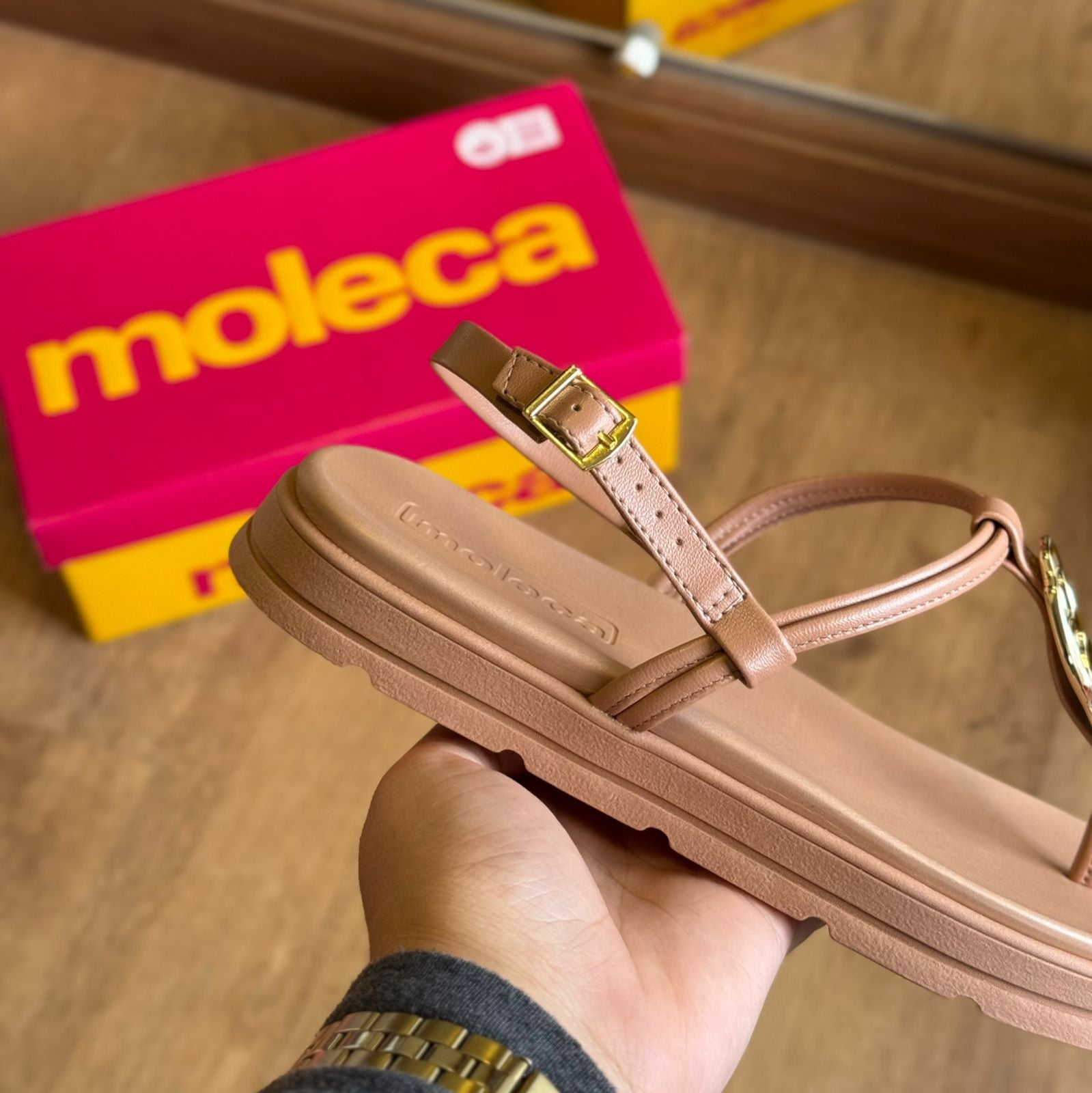 Sandália Moleca Detalhe Dourado de Folha 5490.122