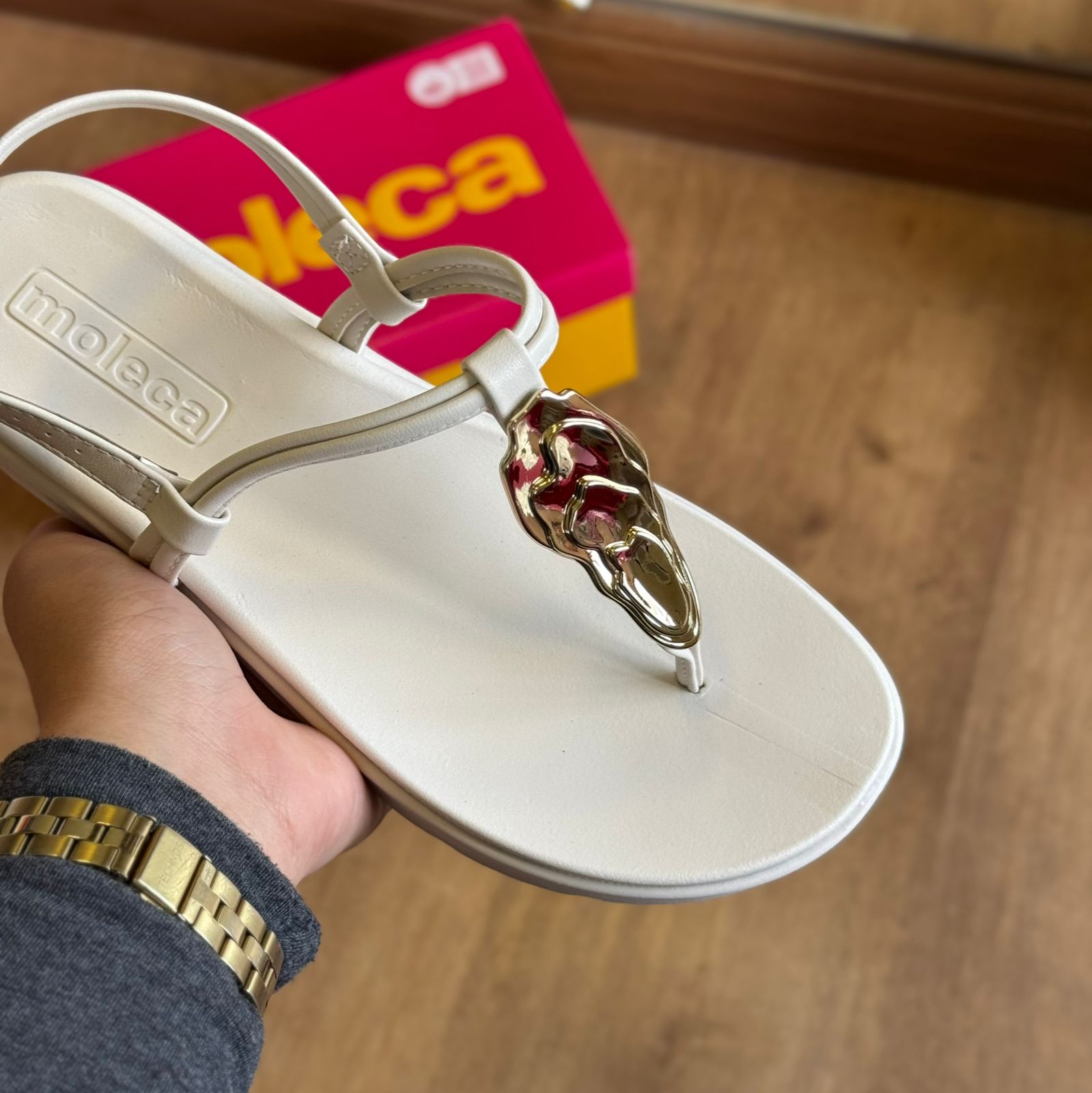 Sandália Moleca Detalhe Dourado de Folha 5490.122